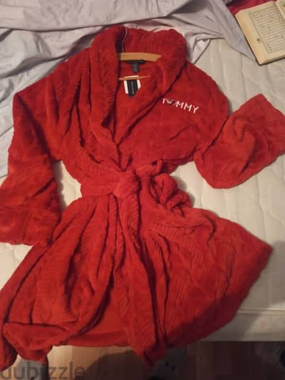 brand new tommy Hilfiger robe velvet fur /روب تومي هيلفيجر بورقته اصلي