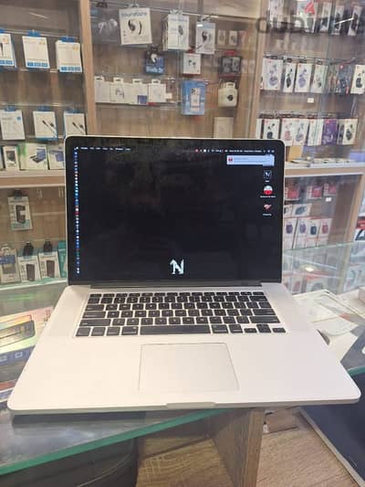 Used macbook pro 15 inch 2014 *cor i7  * 16 ram  * 256 gb