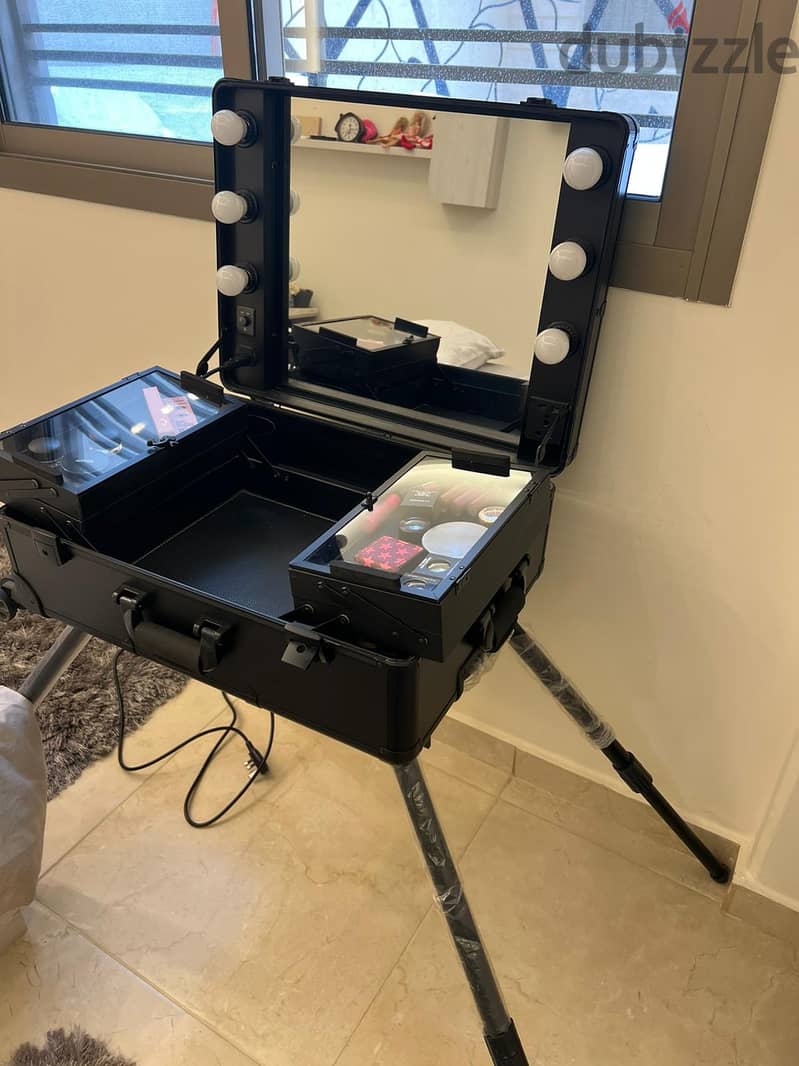 Makeup Stand with mirror 0