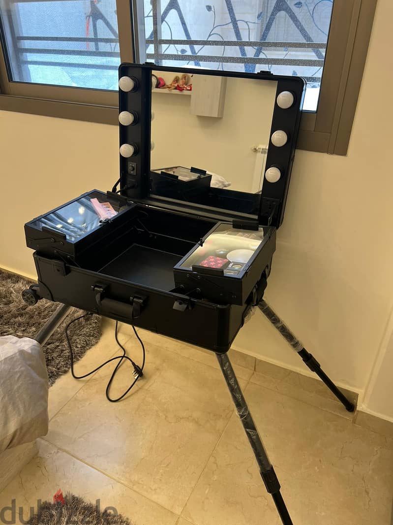 Makeup Stand with mirror 1