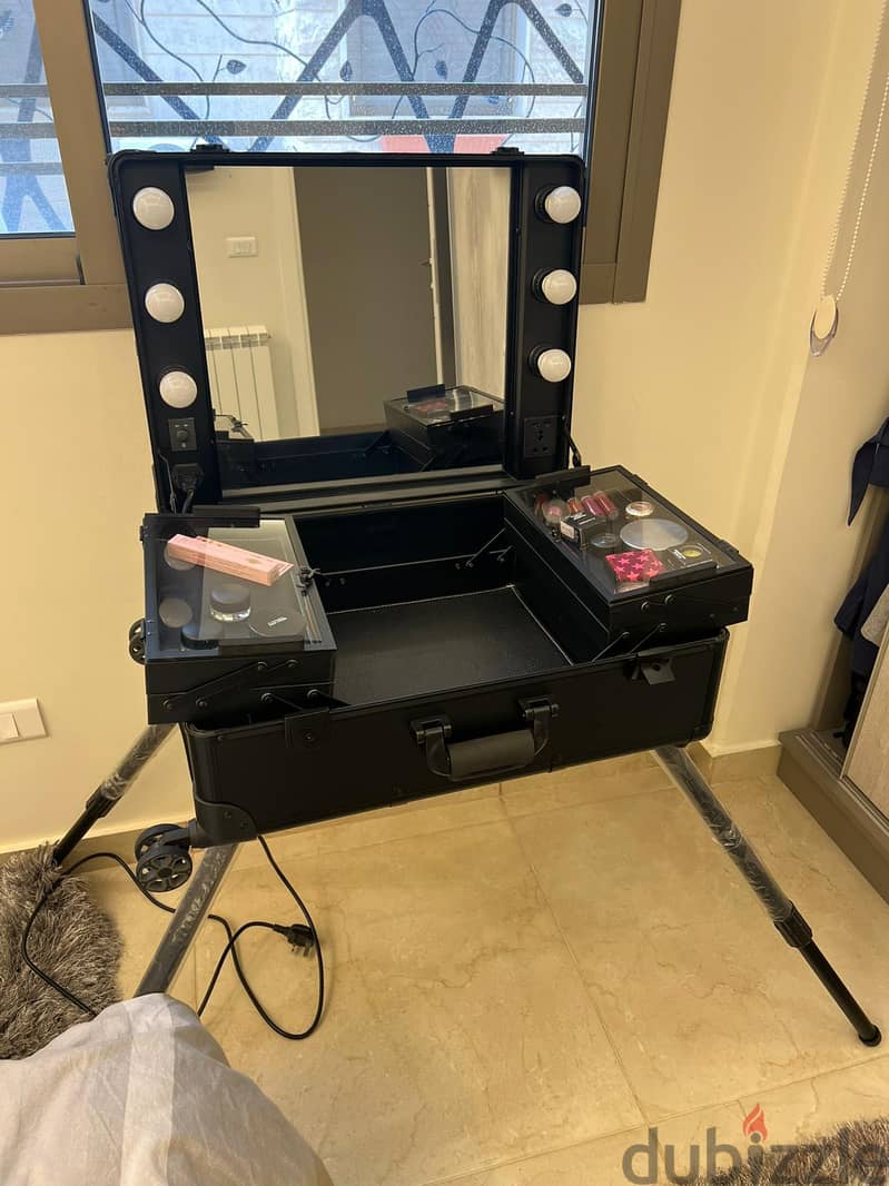 Makeup Stand with mirror 2