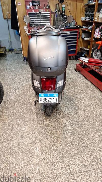 vespa italy 300 cc super clean