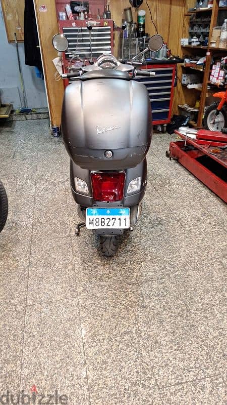 vespa italy 300 cc super clean 0