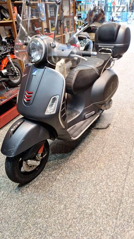 vespa italy 300 cc super clean 1