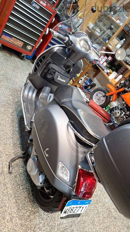 vespa italy 300 cc super clean 2