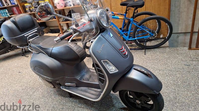 vespa italy 300 cc super clean 3