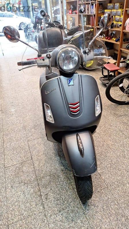 vespa italy 300 cc super clean 4