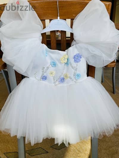 WHITE DRESS WITH FLOWERS