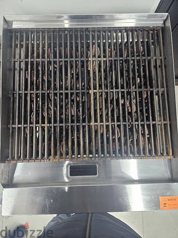 Vulcano Charbroiler Grill – Like New Condition 2