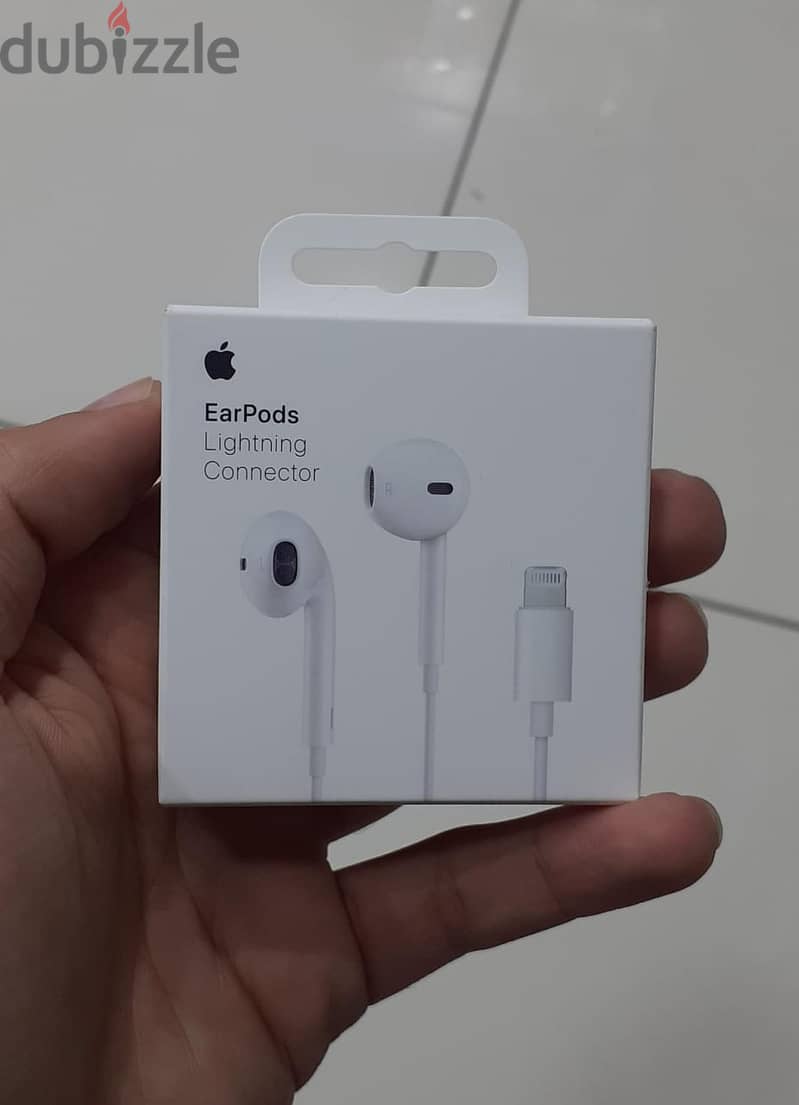 Apple EarPods lightning connector 0