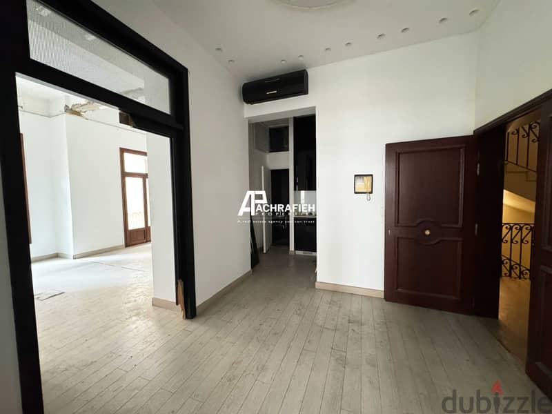 Office For Rent in Downtown - مكتب للأجار في وسط بيروت 0