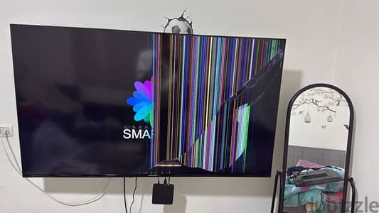 tv sonysat china smart never used broken screen 65”