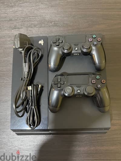 Ps4 Fat btet3adal + 2 original controllers