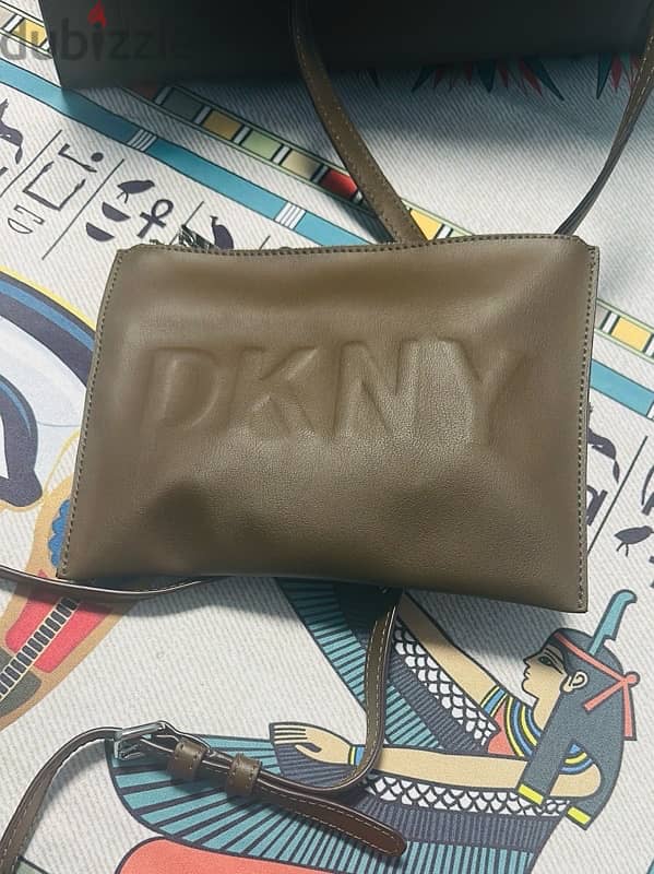 DKNY 2 in 1 2