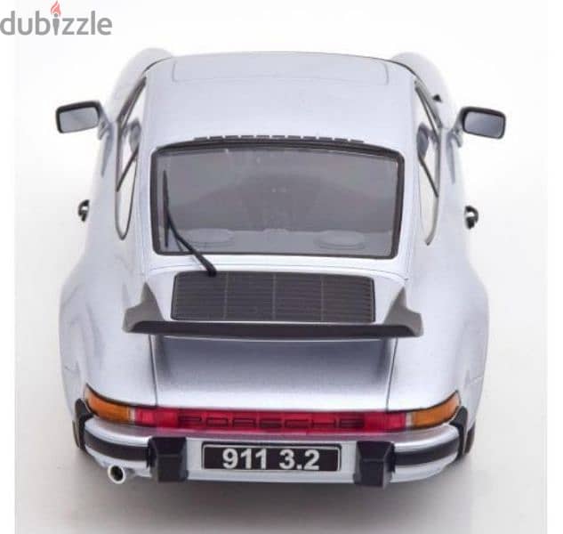 Porsche 911 Carrera 3.2 Coupe 1988 diecast car model 1;18. 4