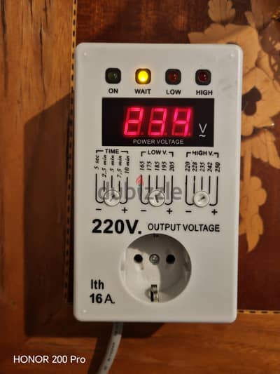 Automatic Voltage output regulater with Digital screen 220V 16A Timer