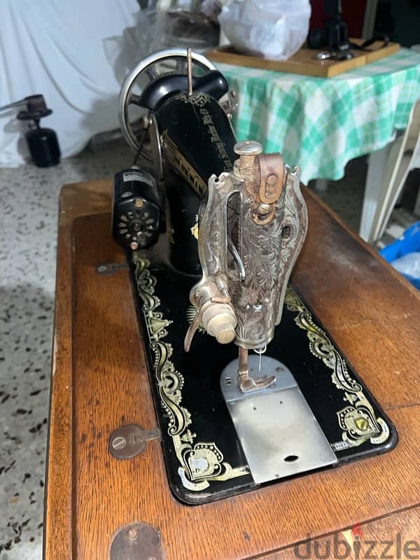 lion old sewing machine 4