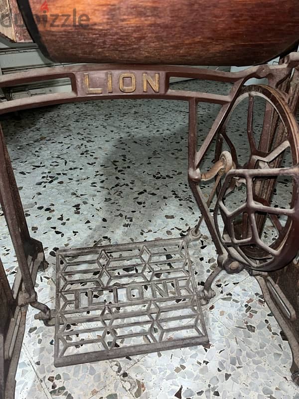 lion old sewing machine 5