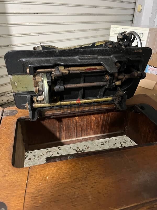 lion old sewing machine 7