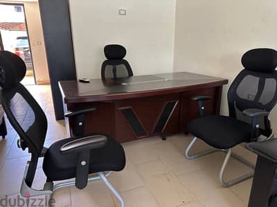 Office furniture in very good condition