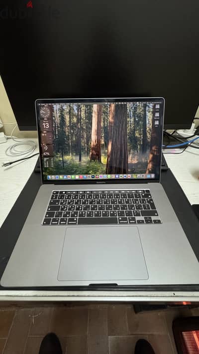 Macbook Pro 2019 With touch bar and touch id