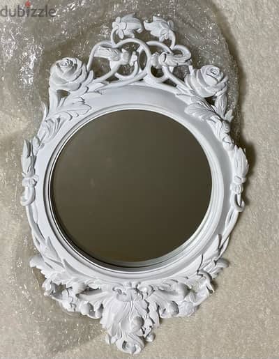 round wall mirror