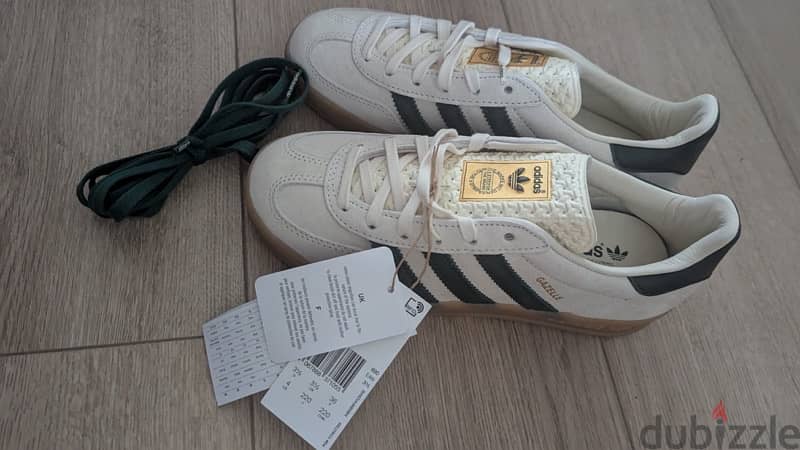 white adidas gazelle 1