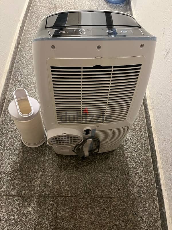 AC portable with all accessories like new 1