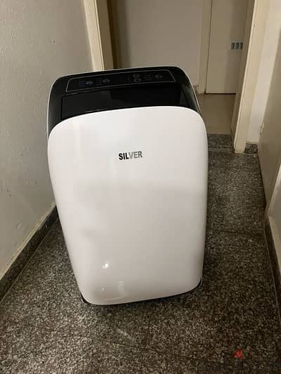 AC portable with all accessories like new