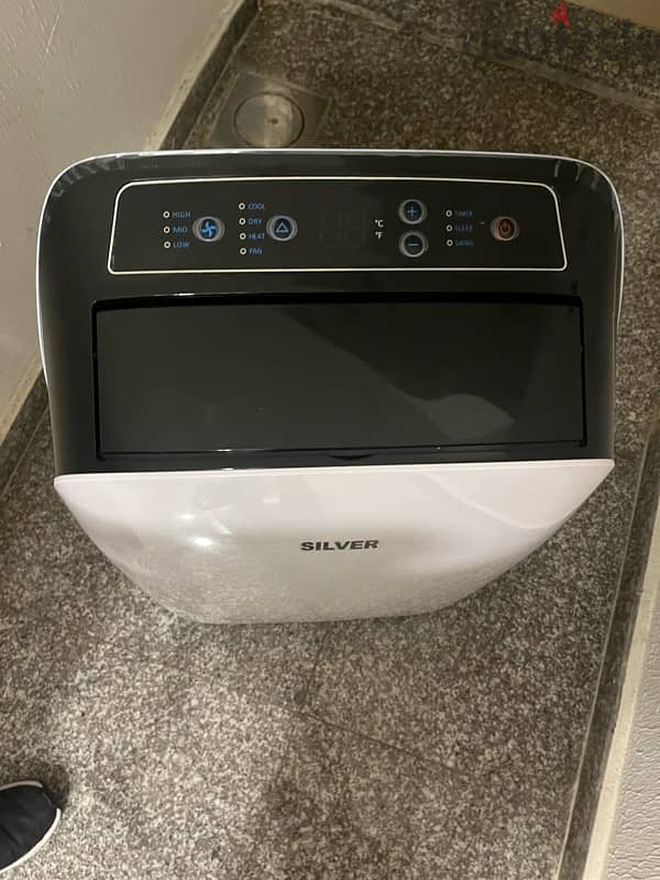 AC portable with all accessories like new 2