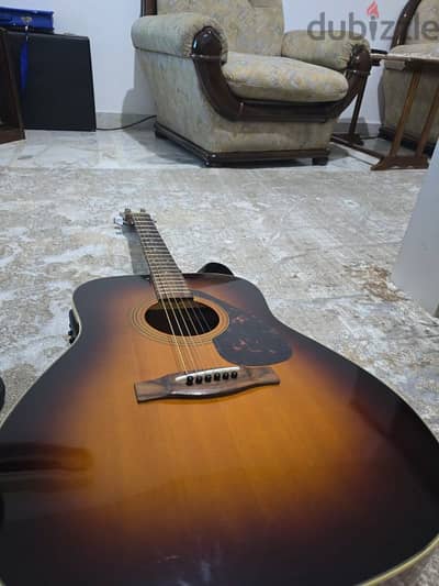 electro acoustic yamaha guitar