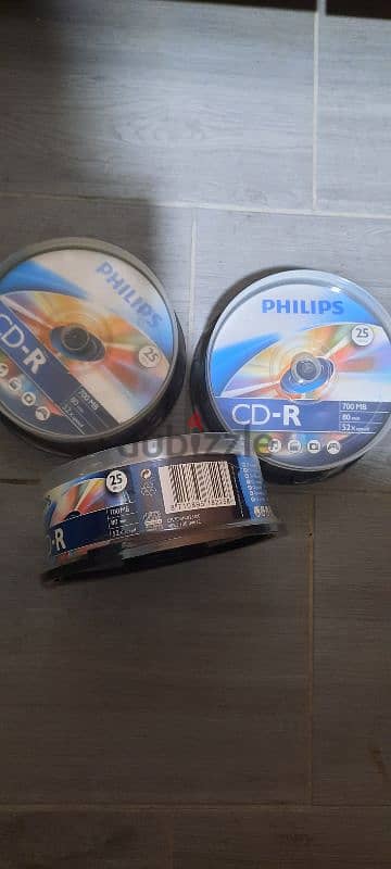 25 CD ROM per pack. 700 MB