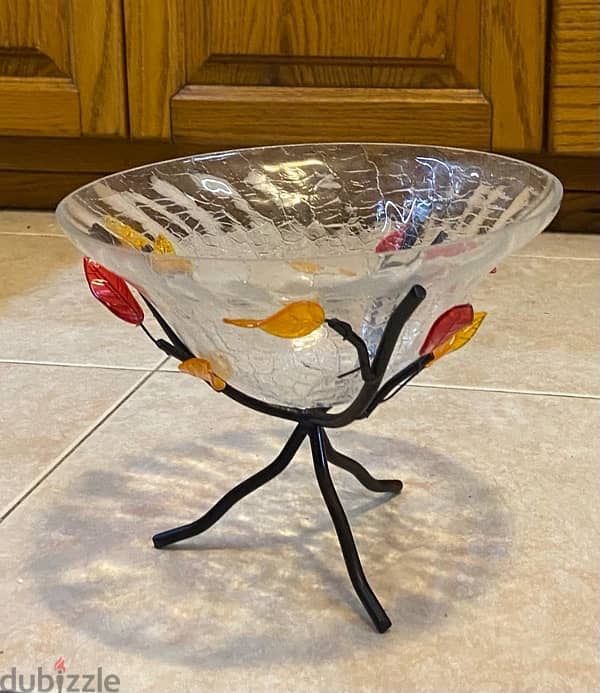 Glass bowl on metal stand 1