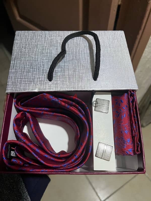 tie box with coflings for 5 $ 2