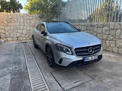 Mercedes-Benz GLA-Class  gla200 NP german no damaged 2018