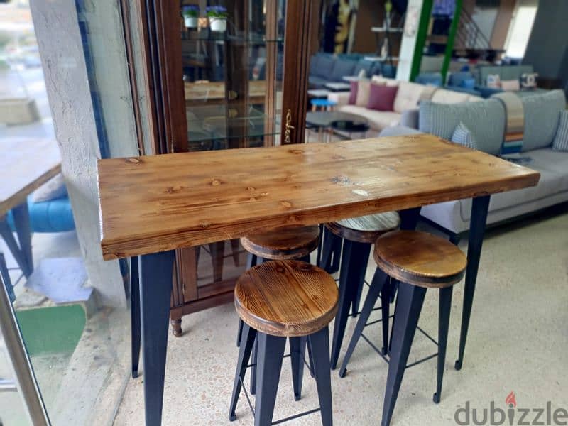 بار خشب سويدي مع اربع كراسي. wooden Bar 0