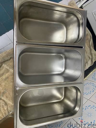 bain marie. تبقي الطعام حار لوقت طويل