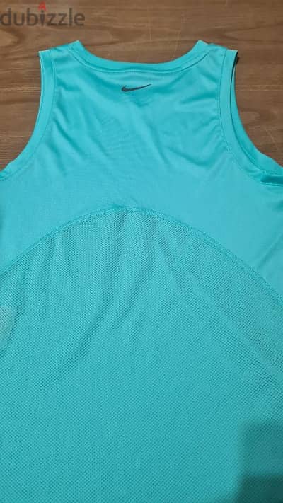 Nike drifit top