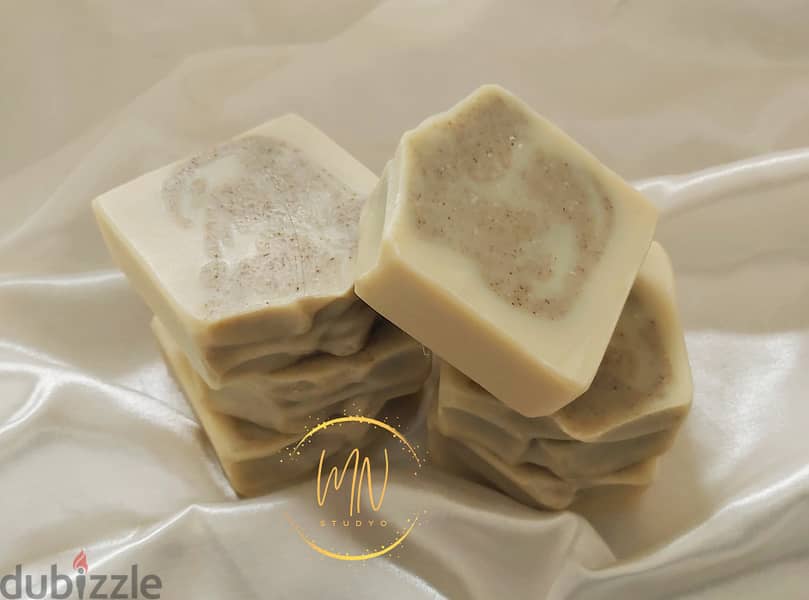 100g soap - صابونة المورينجا وطين الكاولين بعطر شجرة الشاي 1