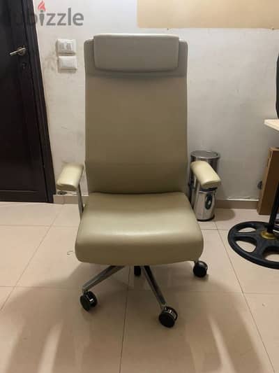 Luxurious office chair