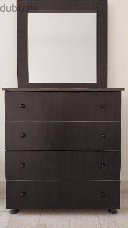 Dresser with mirror 0