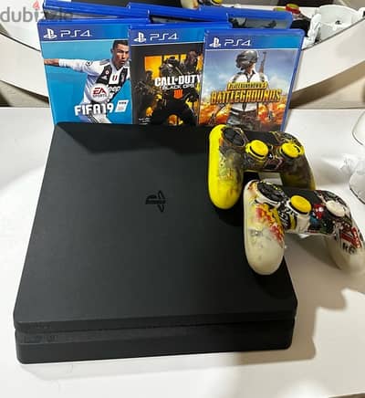 PS4 slim + 3 games + 2 controller