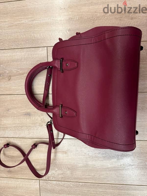 Branded used burgundy handbag- Max&co 2