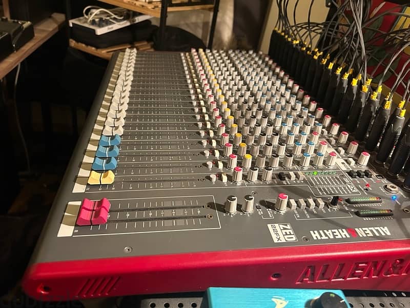 Audio Mixer, Allen & Heath ZED 22FX used like new great condition 4