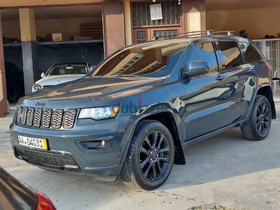 Grand cherokee Altitude model 2017 4wd  super clean