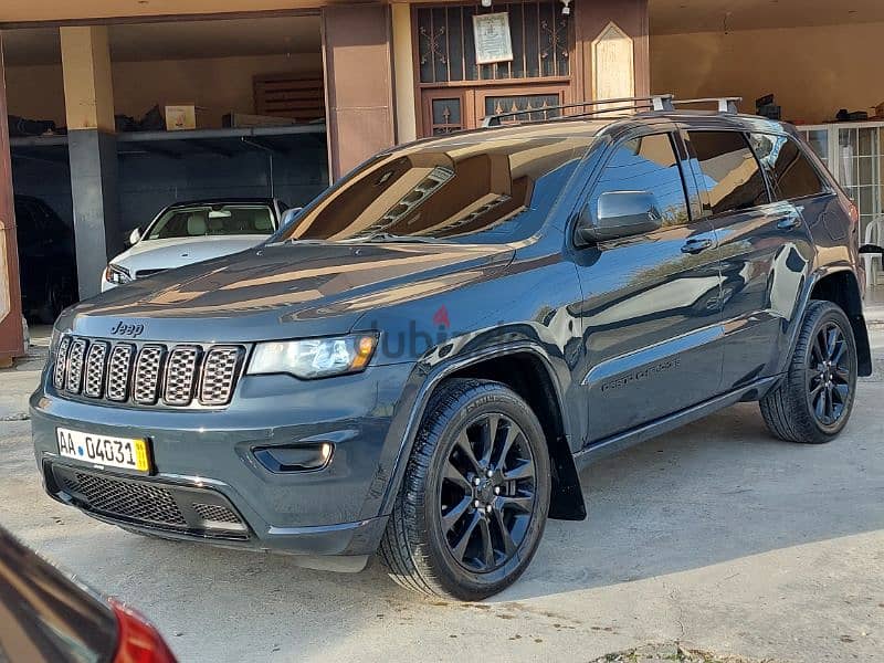 Grand cherokee Altitude model 2017 4wd  super clean 0