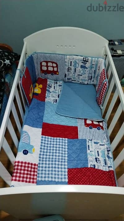 Wodden movable baby crib