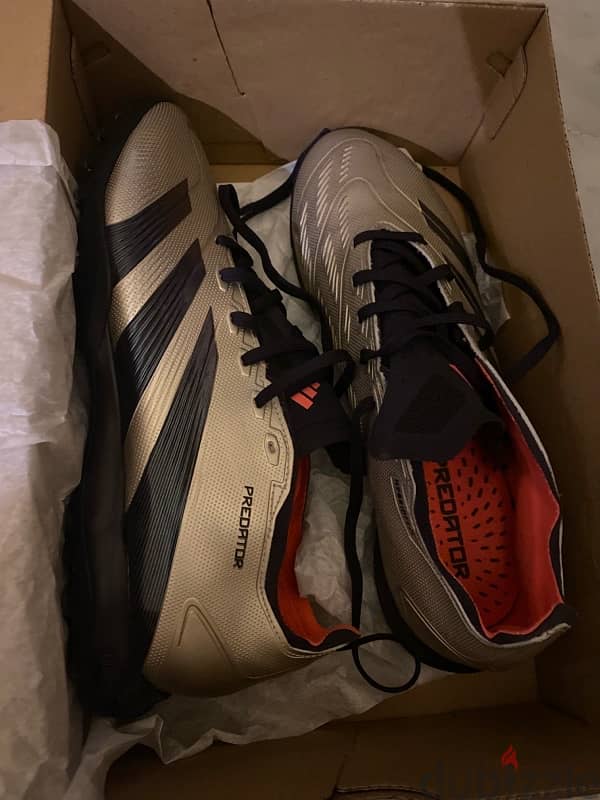 predator accuracy 3 TF adidas football shoes gold 1