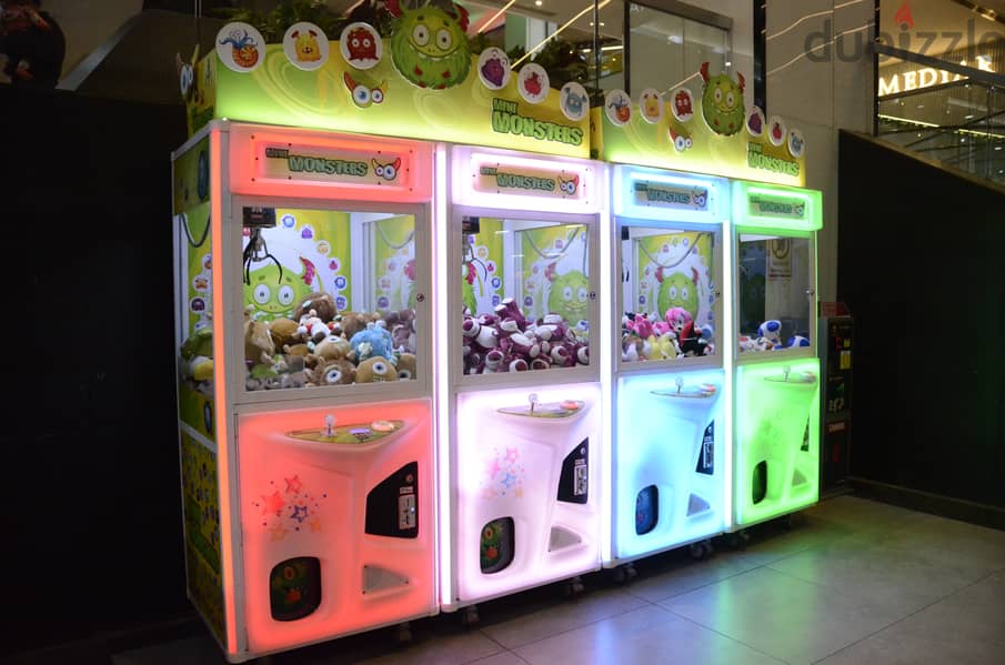 MINI MONSTERS - Coin Operated Claw Machine 5