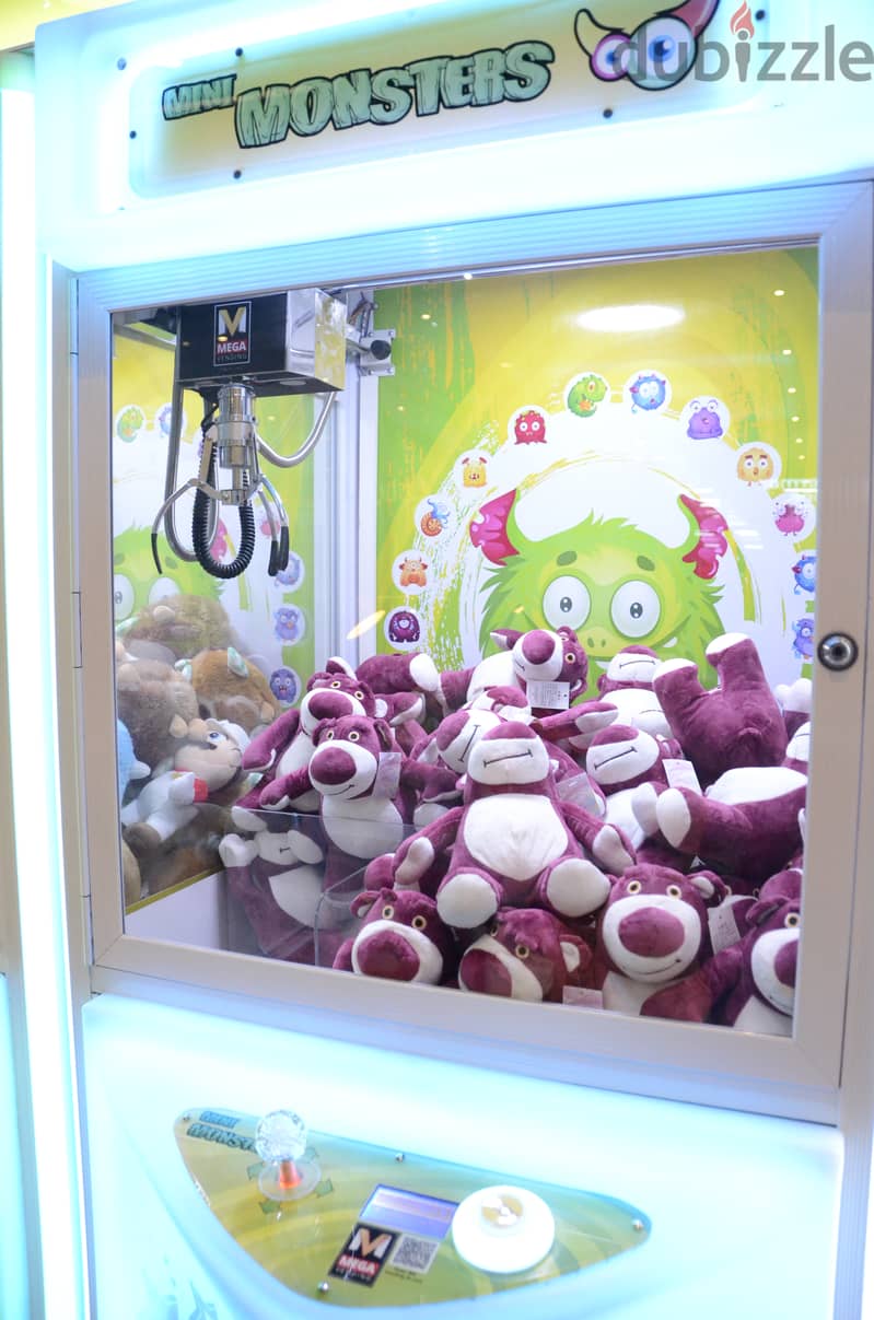 MINI MONSTERS - Coin Operated Claw Machine 6